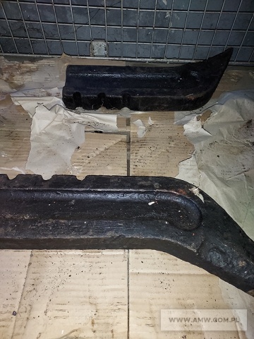 Części zamienne i akcesoria do sprzętu inż.-sap. - pakiet zawierający 48 poz. asort. (wg oddzielnego wykazu), w tym m.in.: chłodnice oleju, chłodnice wody, pompy olejowe, silnik spalinowy typ 166, zęby zrywarki itp. 